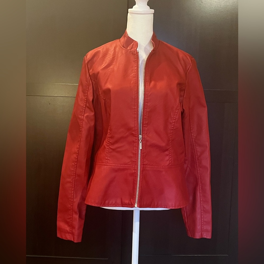 Baccini vegan leather jacket. Fitted silhouette. Peplum. Red. Size M